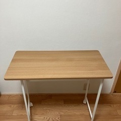 折り畳みテーブル（キャスター付）の画像