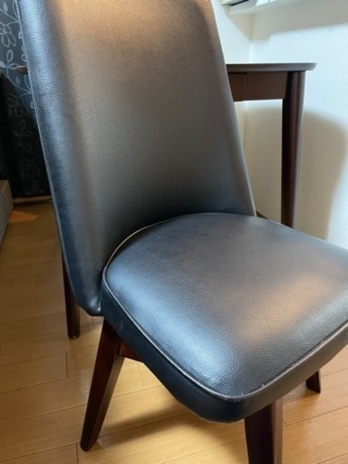 ダイニングテーブルと椅子2脚セット