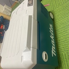 マキタの冷温庫です