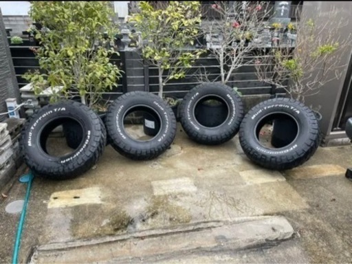 BFgoodrich タイヤ KM2 235/85r16 ホワイトレター