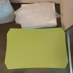 低いテーブルの画像