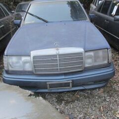 ベンツ―124-E220フルエヤロ付部品取り車輛
