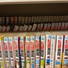 本棚　ひな段収納コミックラックの画像