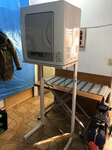 東芝 TOSHIBA 電気衣類乾燥機 容量5kg 毛布乾燥 ヒーター乾燥  ED-E50H 2000年製 ｽﾀﾝﾄﾞ付き
