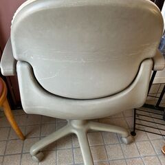 オカムラ オフィスチェア 定価６万以上の画像