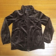 ブラウンのブルゾン