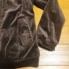 ブラウンのブルゾンの画像