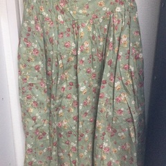 Crisp レディーススカート　花模様の画像
