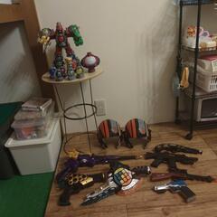 ヒーローのおモチャなど