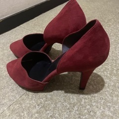 赤のピンヒールの画像