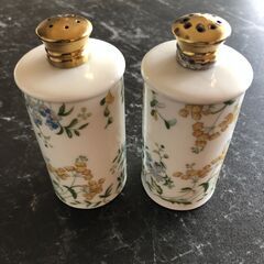 アンティークショップ品　スパイスボトル　2個　Ｈ：１１ｃｍ　カリ...
