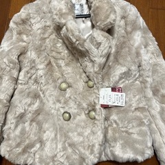 ベージュ色フェイクファー製ショートジャケット