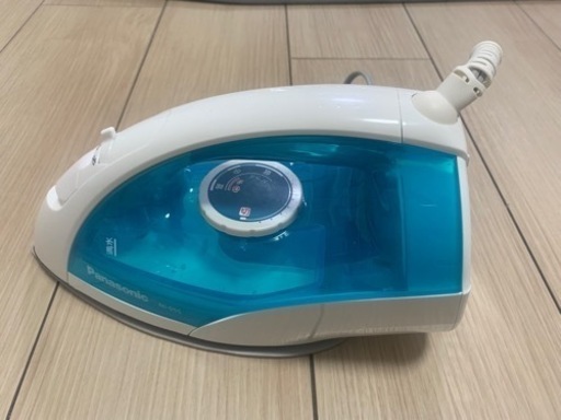 Panasonicのスチームアイロンとスタンド式のアイロン台