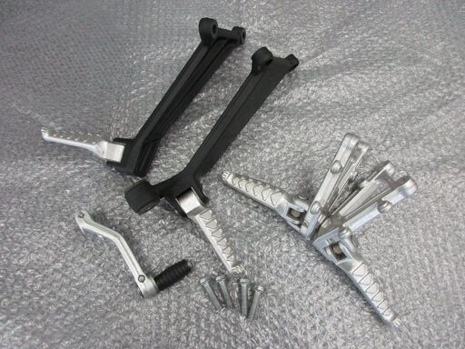 バイク部品　パーツ　アプリリア　aprilia ステップ他セット　ペダル　　中古品