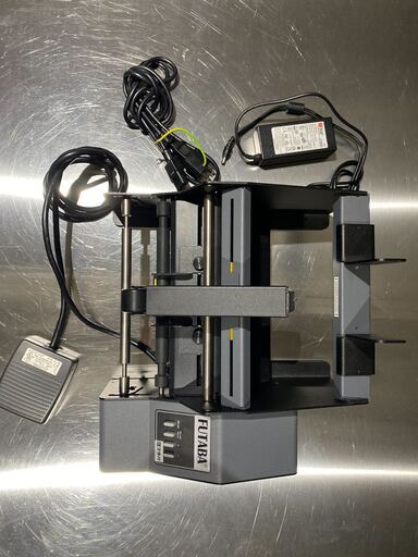 フタバ社　卓上型半自動ボトルラベラー　mini