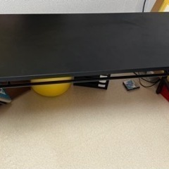 折りたたみ式黒色デスク
