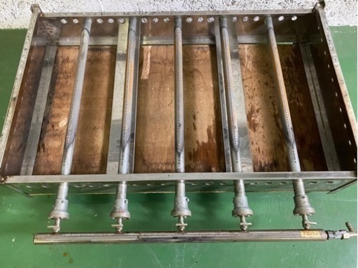 中古 税込 L 業務用 プロパンガス LPガス用 鉄板焼き機 グリドル グリラー 枠付き板 90x55cm 板厚18mm 現状品 傷汚