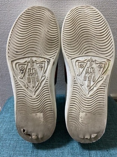 GUCCI 蜂 スニーカー