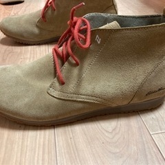 女性靴です。靴が大きいのでタダで譲ります。