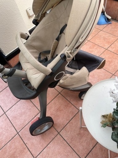 ストッケ　ベビーカー