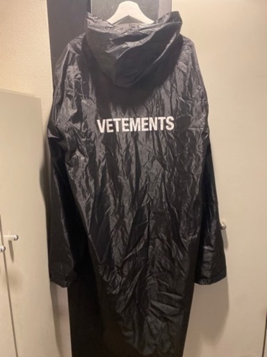 VETEMENTS レインコート