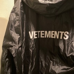 VETEMENTS レインコートの画像