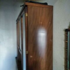 食器棚キャビネットの画像