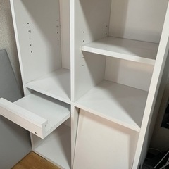 【取りに来てくれる方限定で無料】本棚　雑誌を飾れる扉付き