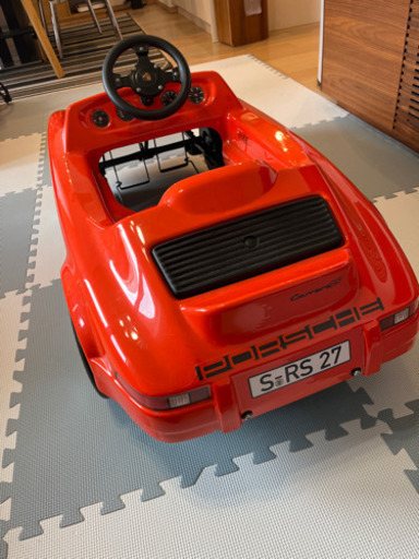 子供用　ペダルカー　おもちゃ　ポルシェ　車　カレラ