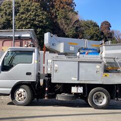 【U-0052】いすゞ　エルフ　NKR81AN　高所作業車　アイチ　SE08A　8m　平成18年式　バックカメラ　茨城県【商品番号：U-0052】 ●メーカー：いすゞ ●モデル：エルフ ●型式：PB-NKR81AN ●走行距離：１７０，３４３km ●最大積載量：５００kg ●初度登録年月：平成１８年１月 ●乗車定員：３人 ●原動機の型式：４HL１ ●ミッション：５速マニュアル ●燃料：軽油 ●排気量：４，７７０cc ●車両総重量：５，１０５kg ●車両寸法：467cm(長さ)×169cm(幅)×251cmの画像