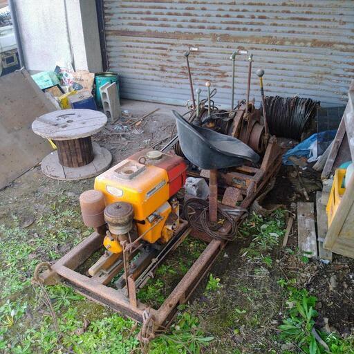エンジン付き巻き取り機械　ワイヤー　鉄塔　鳶職