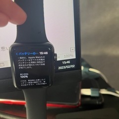 Apple Watch Series 3(GPSモデル)- 42mmスペースグレイアルミニウムケースとブラックスポーツバンド