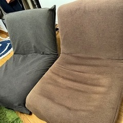 無印座椅子２つ