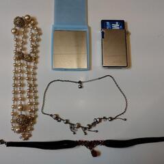 ネックレスや小物の画像
