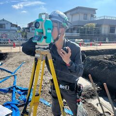 【地方からの上京、大歓迎！】未経験者、★日給￥12,000～。測量スタッフの正社員！残業月5時間以内！直行直帰OK!髪型自由。ヒゲ・ピアスOK！の画像