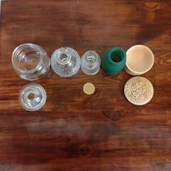 ガラスの小物入れや小瓶などの画像