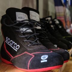 レーシングシミュレーターで一緒にスポーツカーやレーシングカーを満喫しませんか？＠十三 − 大阪府