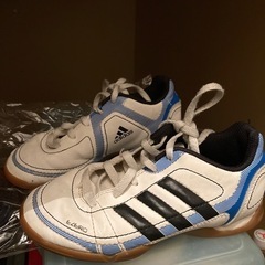 子供用 スポーツシューズ adidas