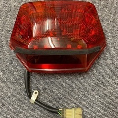 値下げしました！CB400SF 純正シート　テールランプ　直接取引できる方でよろしくお願いします。の画像