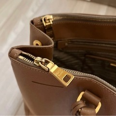 【値下げ】(美品)PRADA サフィアーノ トートバッグ の画像