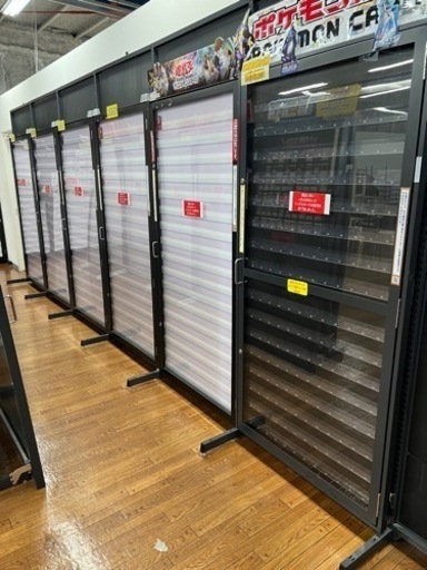 北海道旭川市 トレーディングカード トレカ用 什器 棚横90cm 高さ180cm カード192枚収納可能 スチール 鉄製 鍵2箇所付 