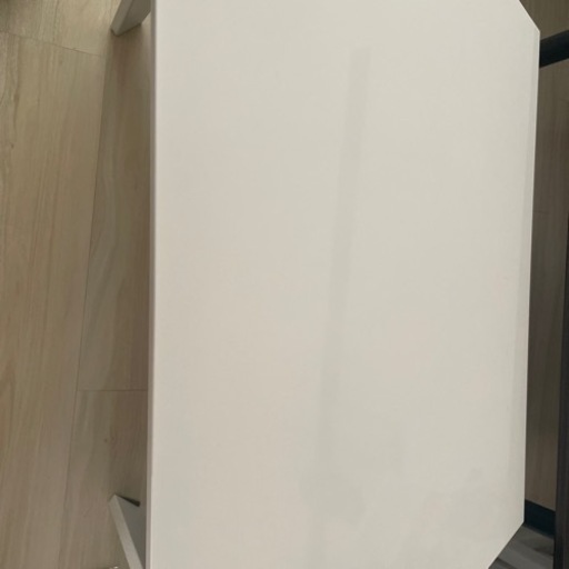 ニトリのテーブル