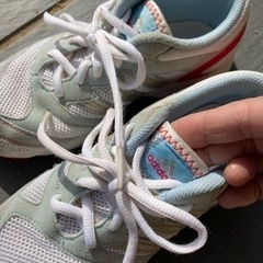 【中古・美品】adidas ジョギングシューズ　20センチの画像
