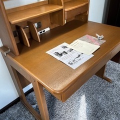 【美品】学習机/テレワークデスク(ヒカリサンデスク製) 照明・コンセント付き、取説付き。の画像