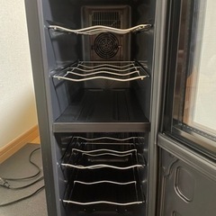 ★ワインセラー🍷ガラストップ黒・12本収納・ライト付き・温度分割可の画像