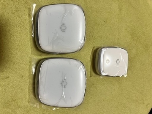 ワイヤレスチャイム 玄関ドアベル 電池不要 自動発電 音と光で呼び出し 7色提示led 防水防塵 4段階音量調節 介護 飲食店 玄関 浴室などに適用 最大200M無線範囲 送信機1 受信機2