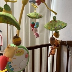 ベビーベッドとメリーの画像