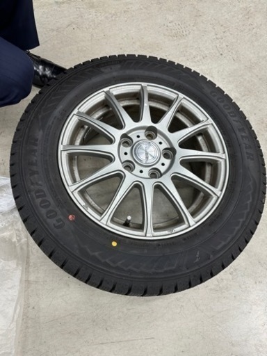 スタッドレスタイヤ　195/65R15 1シーズンのみ使用