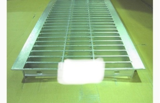 【未使用】溝用グレーチング360㎜3枚