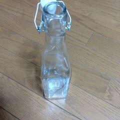 ［無料]フタ付きびん　飲み残しなどに利用出来ます!の画像
